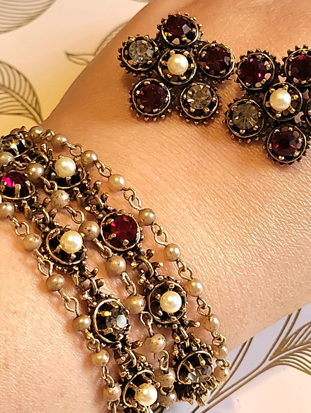 Vintage 1950s Rhinestone & Faux Pearl Cluster Earrings & Bracelet - Picture 4 of 10